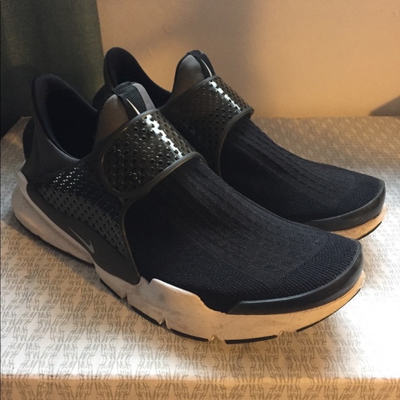 Nike Sock Dart Black and white - Picture 1 of 3